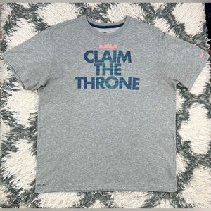 Nike Men’s LeBron James Gray T-shirt “claim The Throne” Size XL